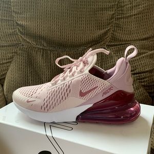 Nike Womens Air Max 270 size 8